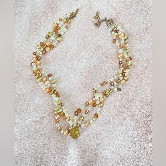 Natural pearl and Swarovski crystal triple strand necklace with gold leaf - Picture 3 of 10